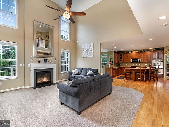 4th image of 1003 Pipercove Way