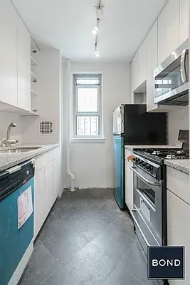 Rented by Bond New York | media 3