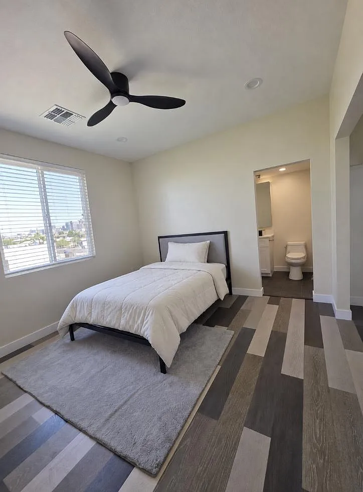 4 bed, 4.0 bath, 2200 sqft, $1,364 — Photo 1