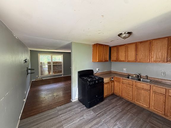 5th image of 11723 S Racine Ave
