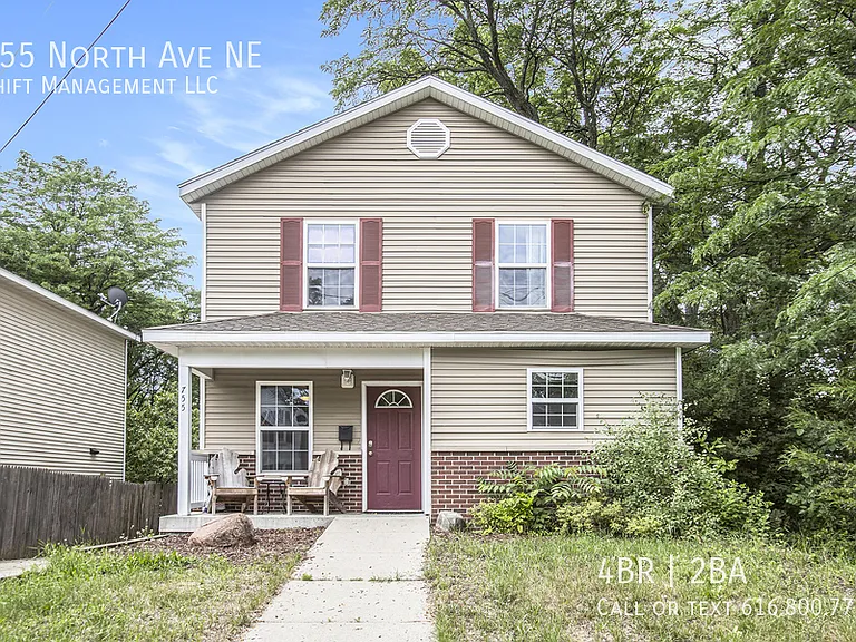 755 North Ave NE — Photo 1