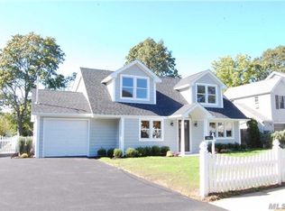 16 Jean Rd, West Islip, NY 11795