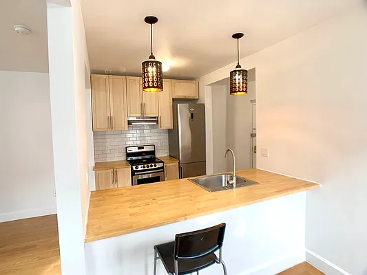 Rented by REAL New York | media 19