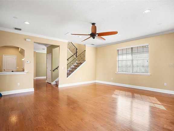 5th image of 821 Ellwood Ave