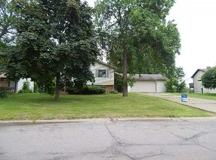 7709 82nd Ave N, Brooklyn Park, MN 55445