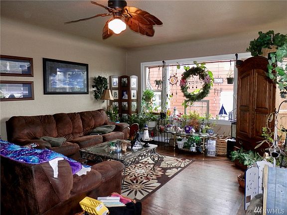 Living room is very spacious with vinyl windows bringing in light from 2 sides.