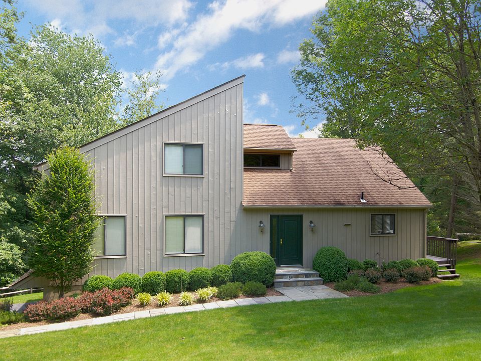 1st image of 43 Woodcrest Dr
