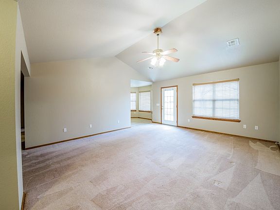 4th image of 913 E Emma Ln