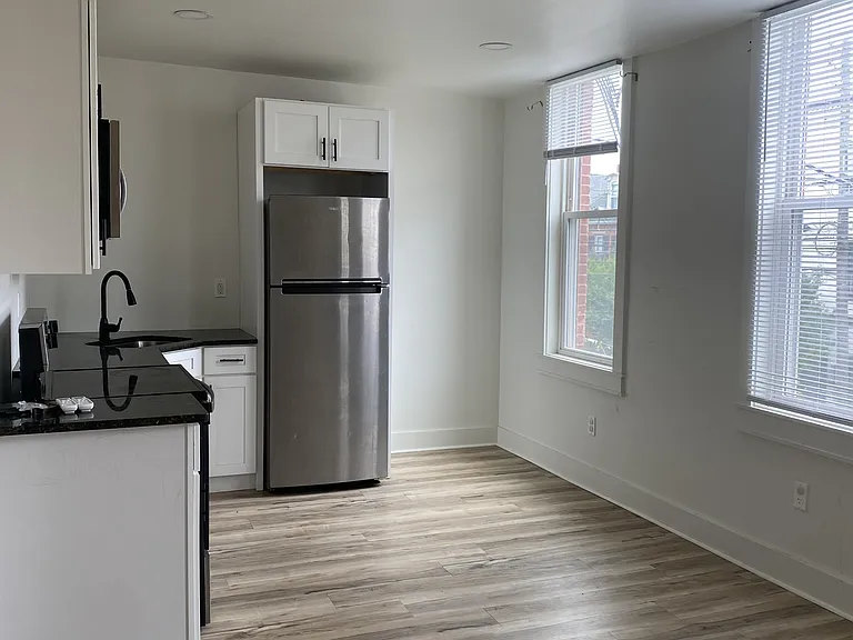 11 E Walnut St #3 — Photo 2