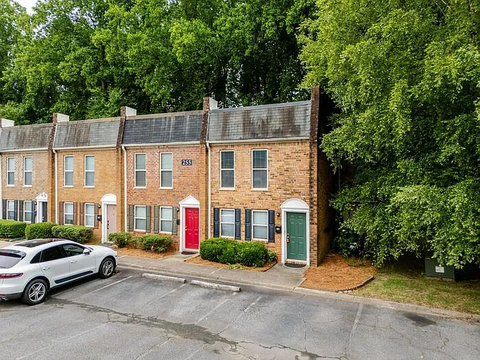 255 Winding River Dr #J — Photo 2