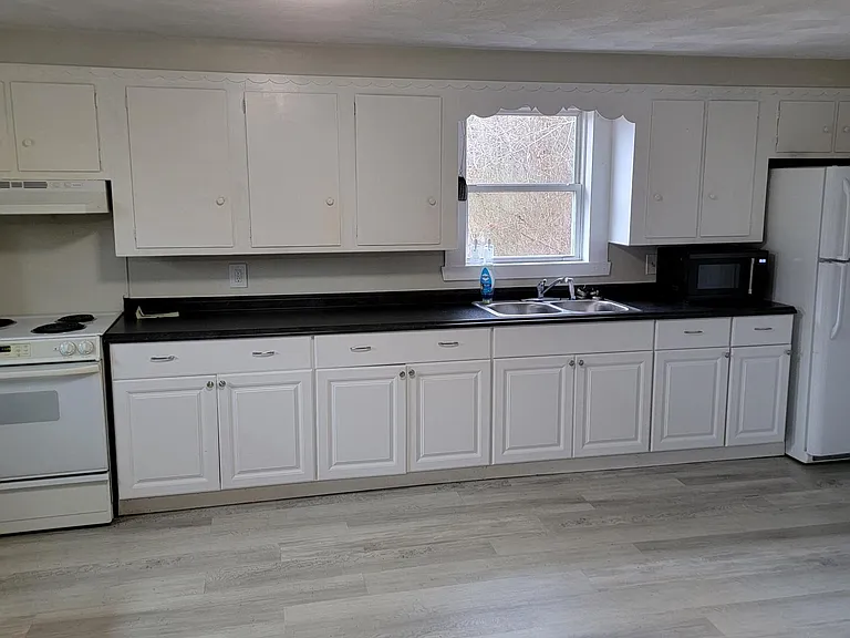 15 Virginia Ave — Photo 2