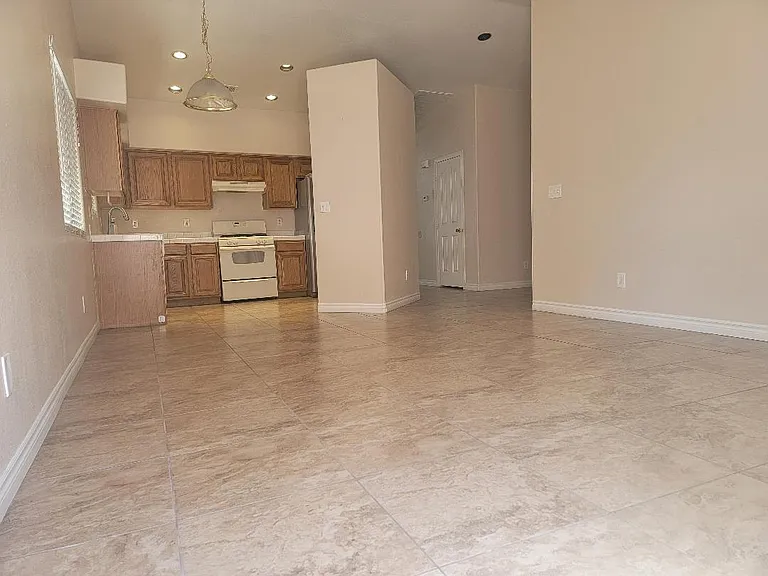 120 Golf Course St — Photo 6