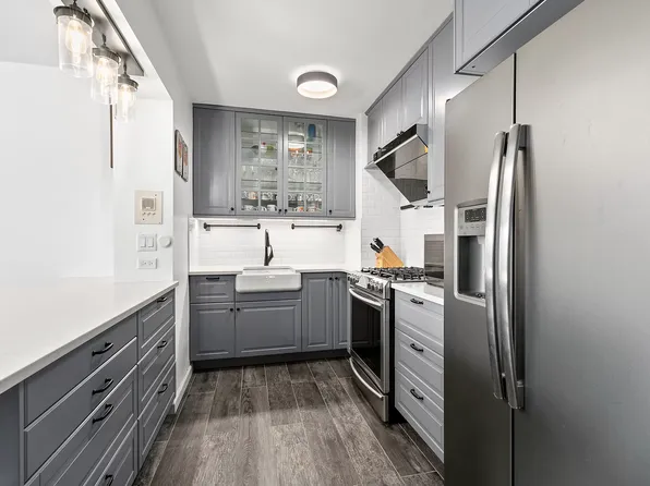 160 Ocean Pkwy APT 4J, Brooklyn, NY 11218