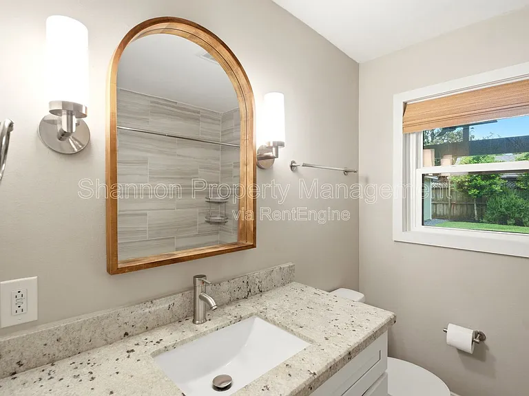 2207 Saxon Dr — Photo 23