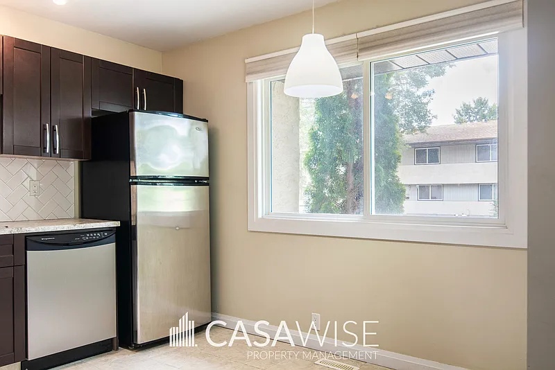 3 bed, 1.5 bath, 1200 sqft, $1,625 — Photo 2