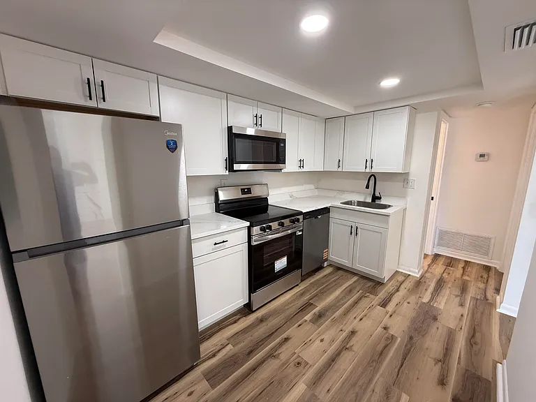 1534 SE 15th St #8 — Photo 11