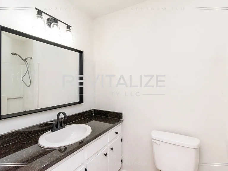 6513 Victoria Pl S — Photo 11