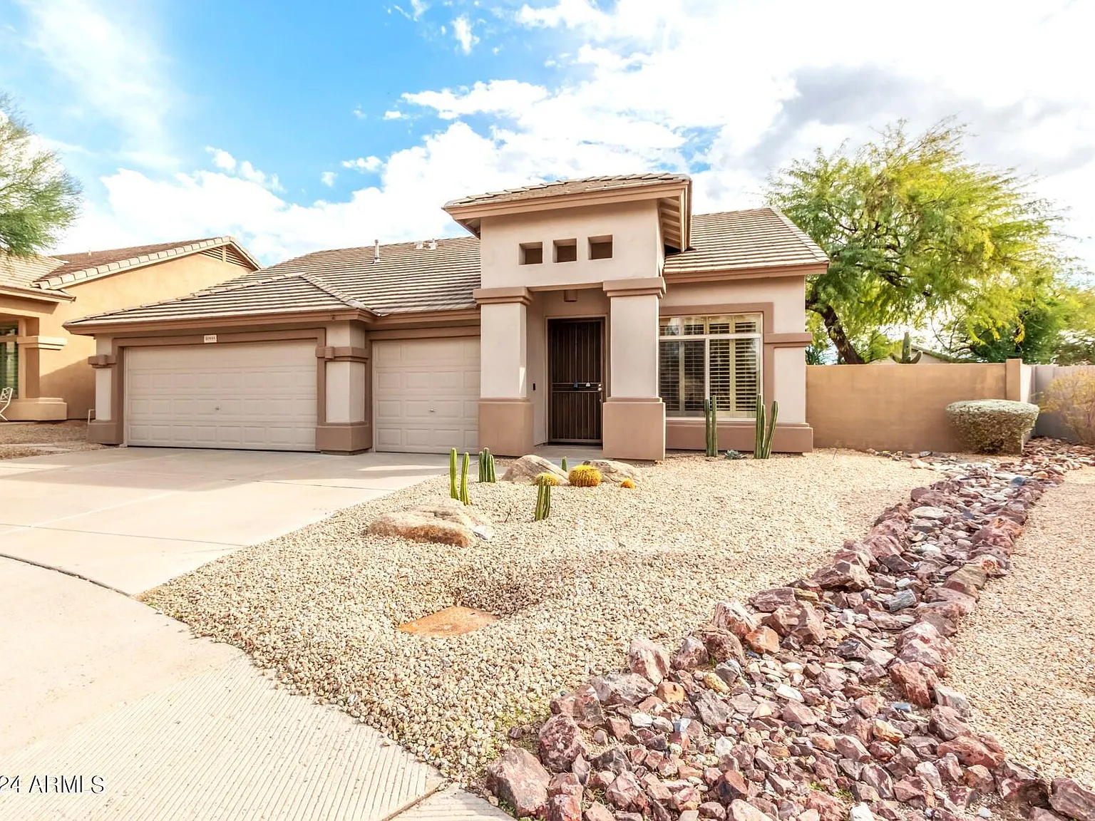 4 bed, 2.0 bath, 1972 sqft, $4,000 — Photo 2