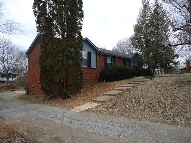 1st image of 302 Hundred Oaks Dr