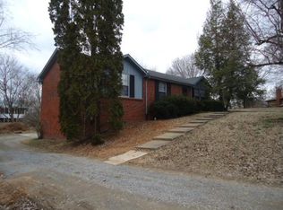 302 Hundred Oaks Dr, Clarksville, TN 37043