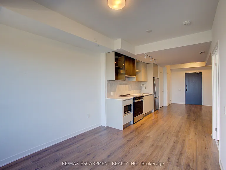 395 Dundas St W #413 — Photo 16