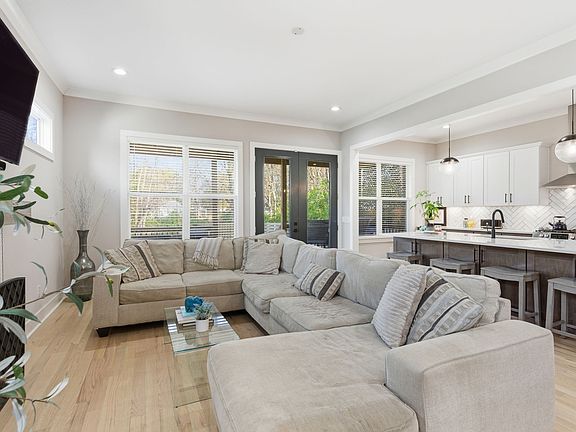 5th image of 414B Westboro Dr