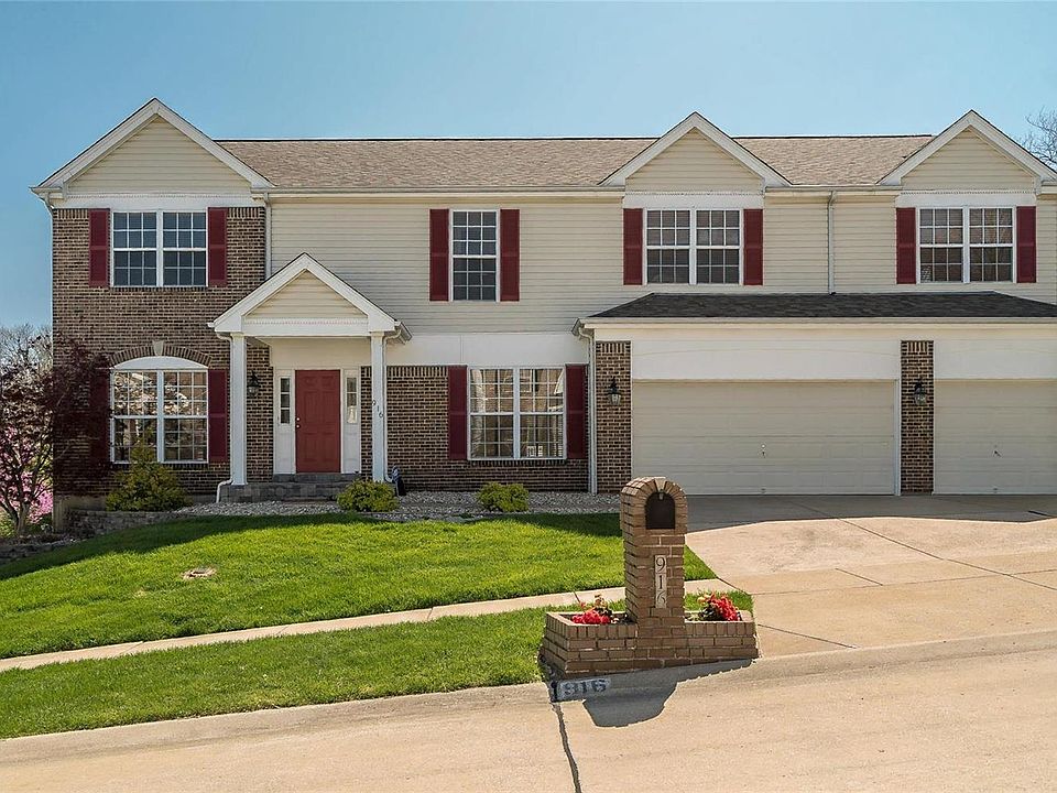 1st image of 916 Bellerive Manor Dr