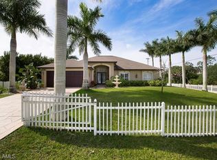 4 Colonial Dr, Naples, FL 34112