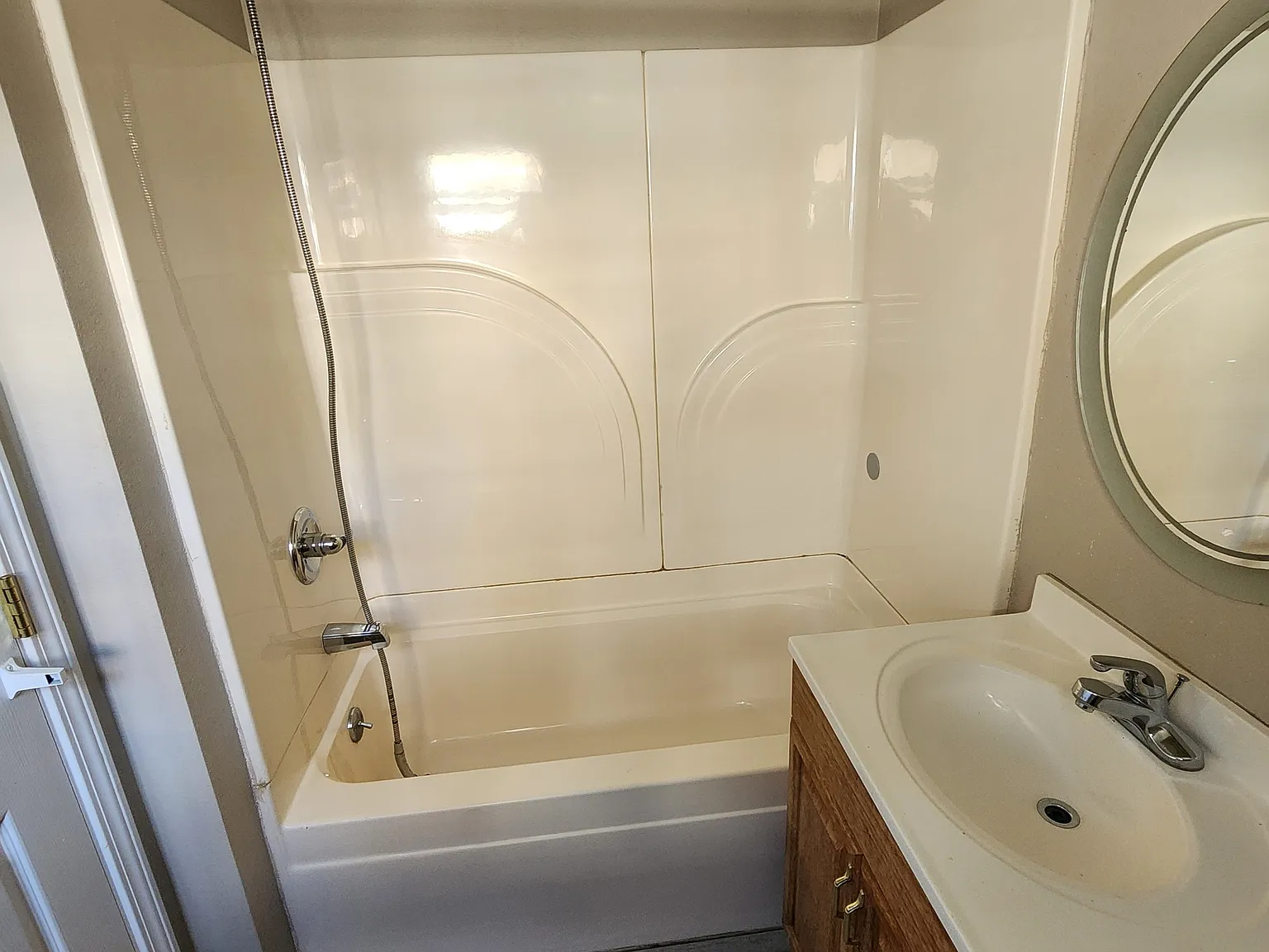1121 W 8th St - 1st F... — Photo 2