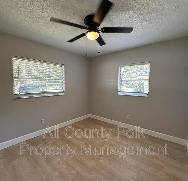 2255 E Helen Cir — Photo 21