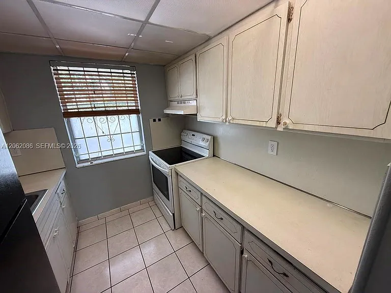 1154 W 35th St #213 — Photo 7