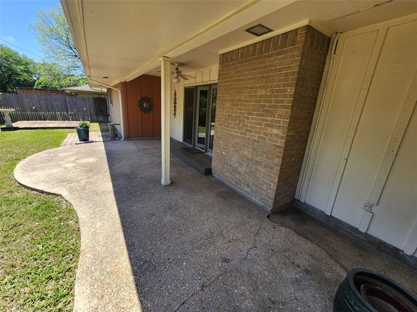 10318 Pensive Dr, Dallas, TX 75229