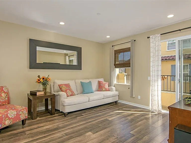 2132 Cosmo Way — Photo 2
