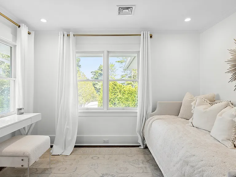 1 Bishop Ave — Photo 14