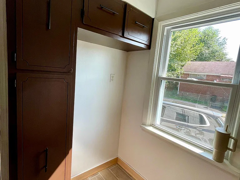 394 Center St — Photo 13