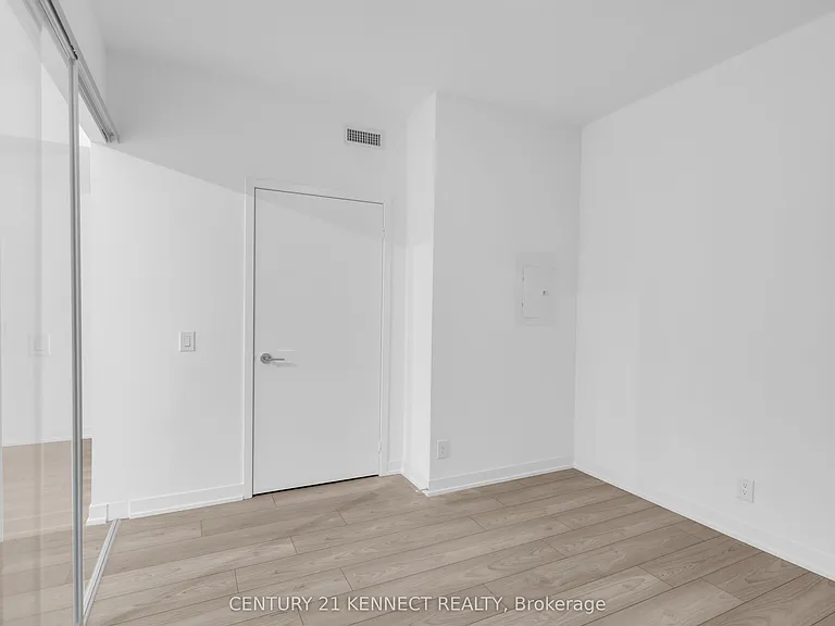 285 Dufferin St #307 — Photo 15
