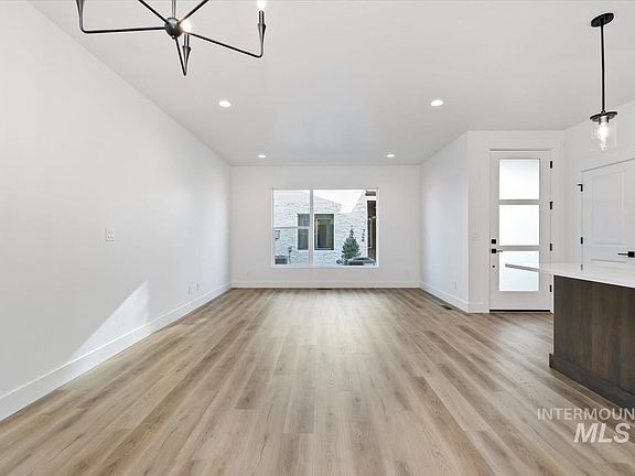 5th image of 736 S Calhoun Pl