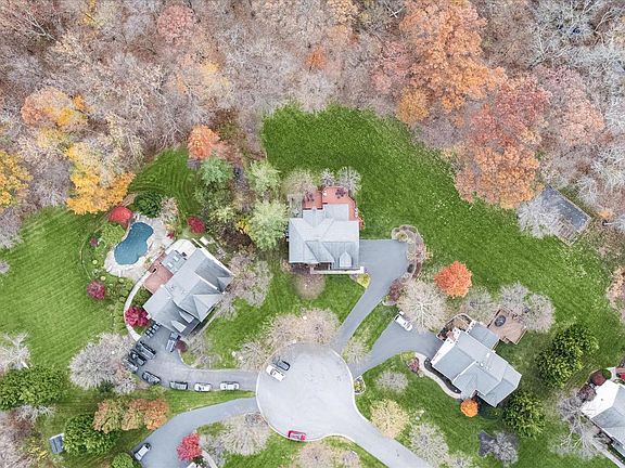 3rd image of 7128 Crabbury Ct