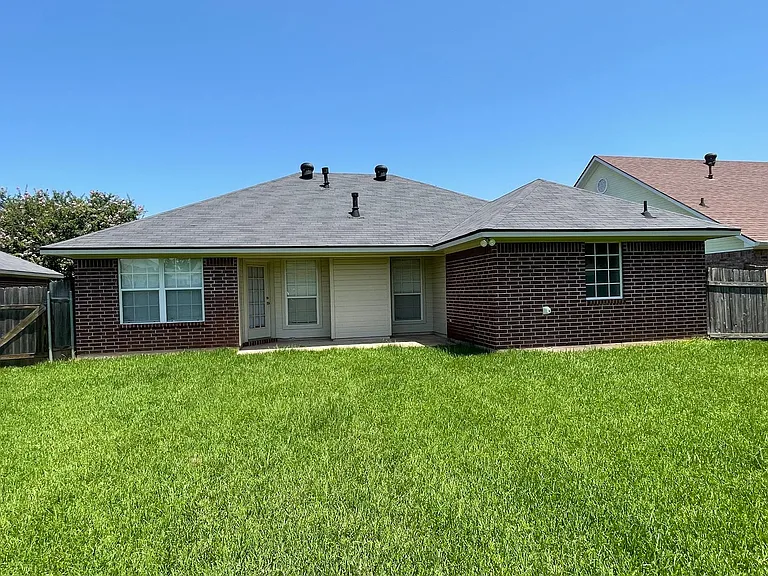 2922 Le Oaks Dr — Photo 15