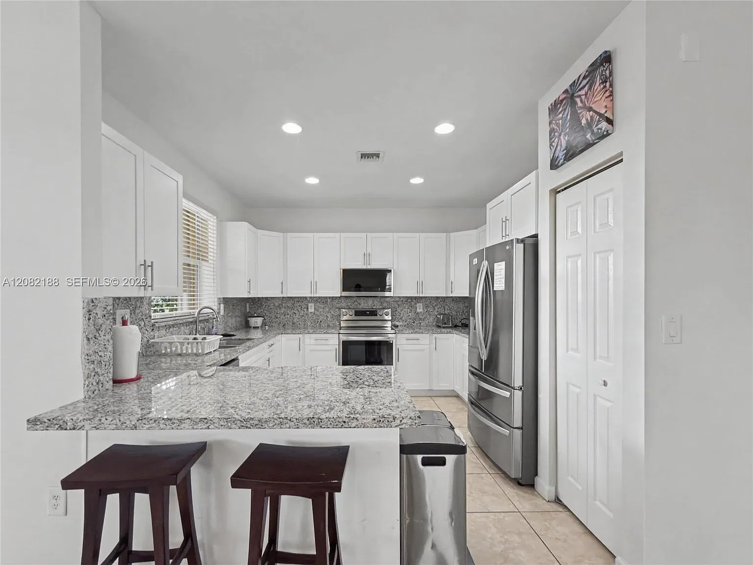 4 bed, 2.5 bath, 2420 sqft, $4,000 — Photo 4