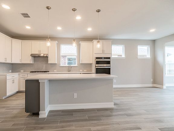 Spacious, island kitchen with eat-in bartop