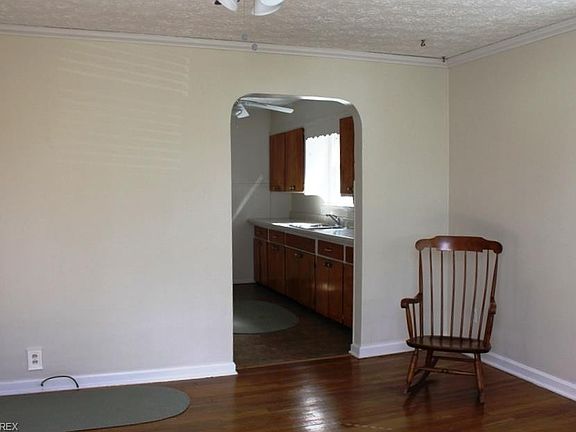 2nd image of 179 E Ford Ave