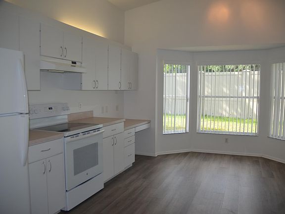 4th image of 3950 Hidden Glen Dr