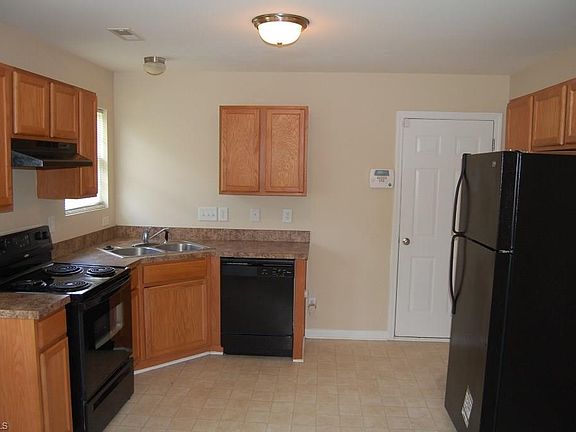 3rd image of 148 Drewsbury Dr #A