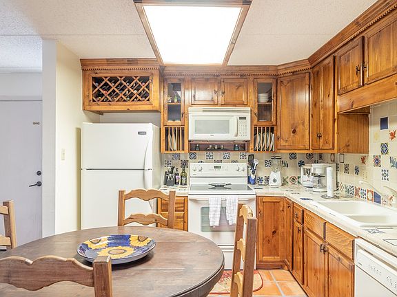 5th image of 3113 Laguna Blvd #223