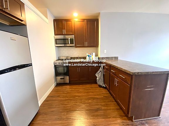 2nd image of 4031 N Kenmore Ave APT 204