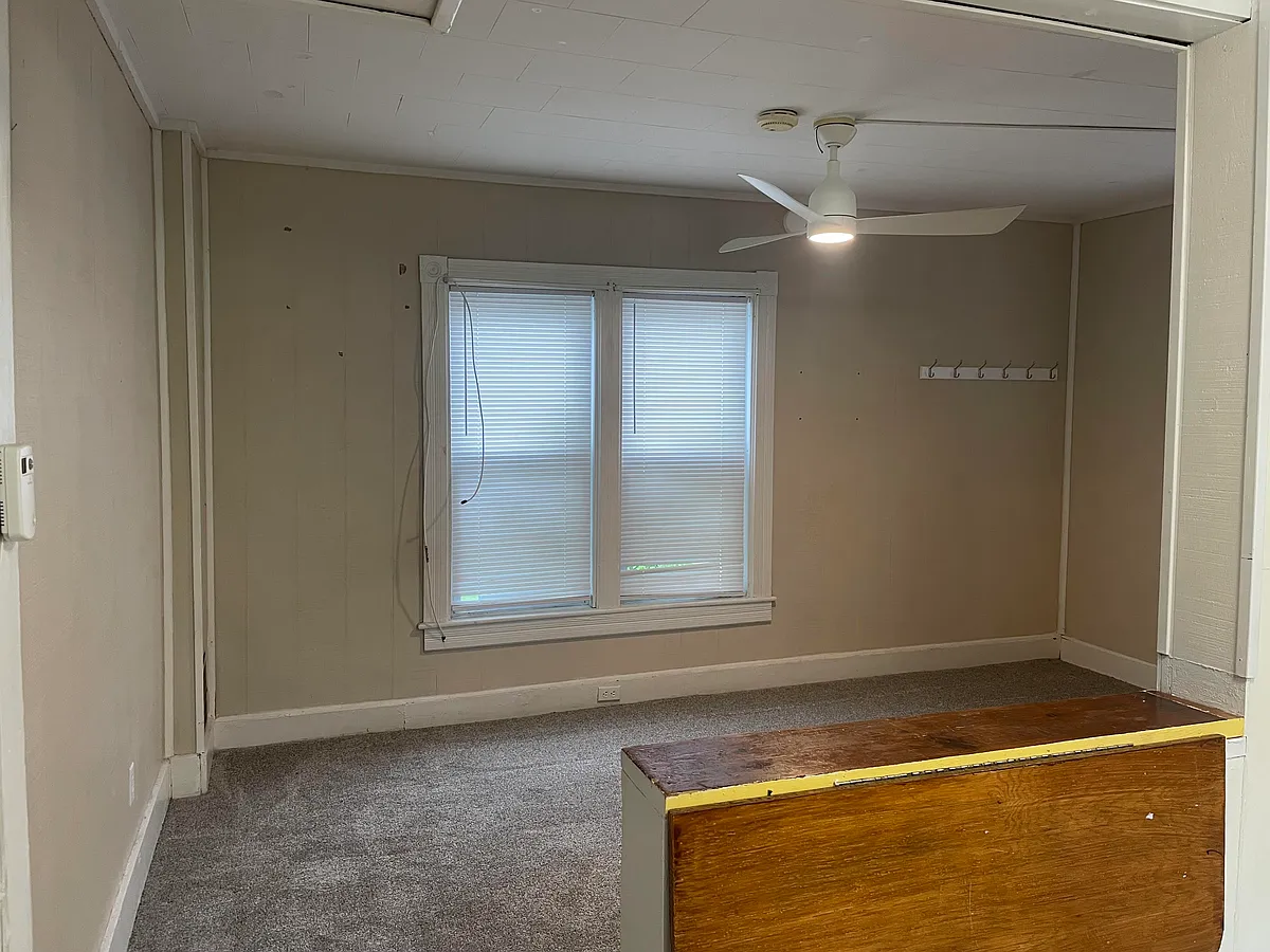 Building Photo - 15 Railroad Ave #1