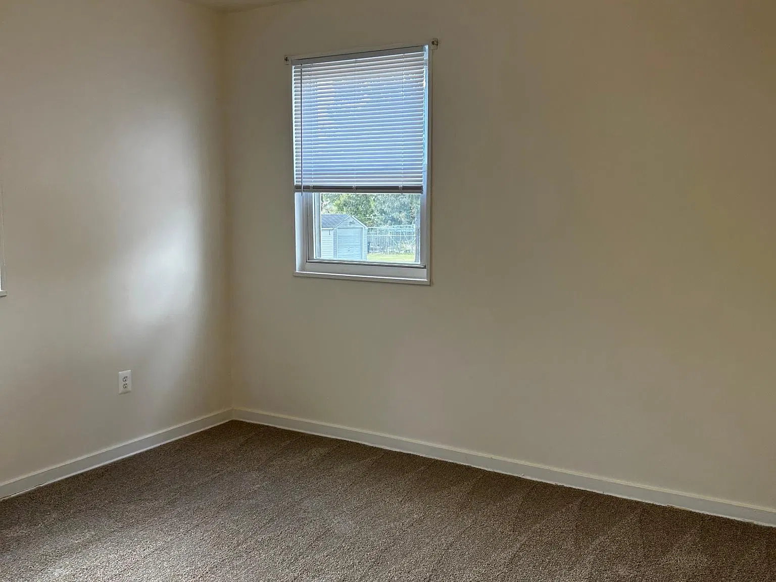 5 bed, 1568 sqft, $2,800 — Photo 3