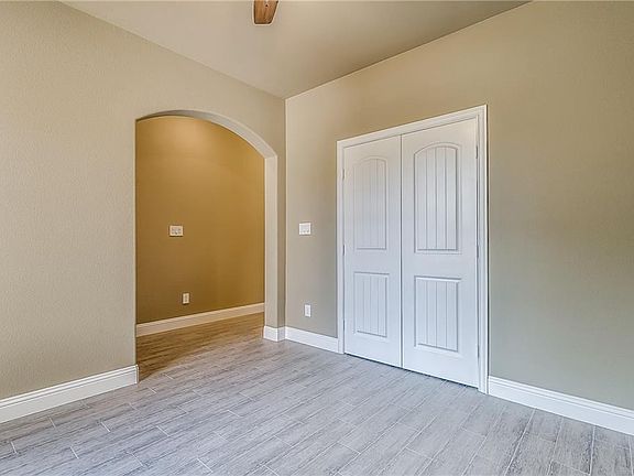 5th image of 104 W Atchley Ave