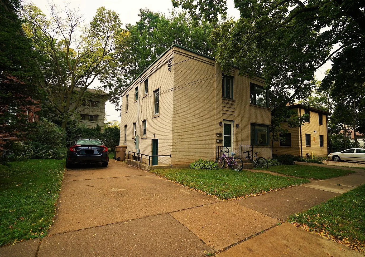 416 — Photo 1